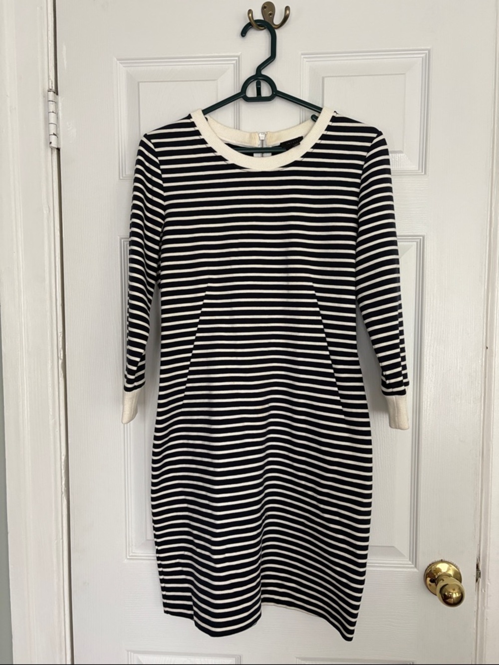 Theory Navy and White Striped Long-Sleeve Knit Dress size 6